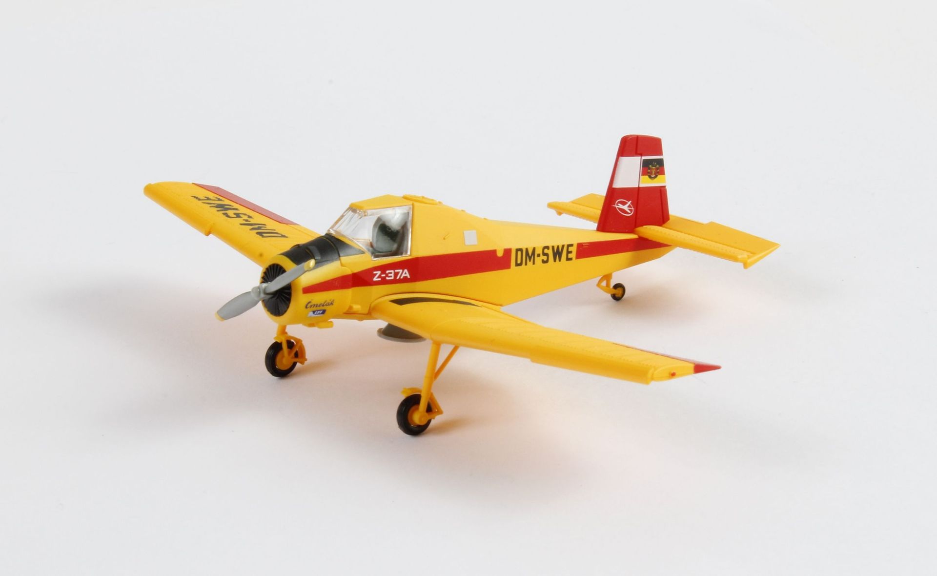 Kres 55025040 - Agrarflugzeug Z-37A Hummel Kennung DM-SWE TT 1:120